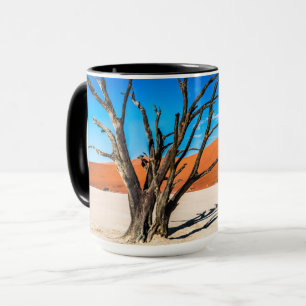 Dead träd i Deadvlei, Namibia Mugg