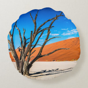 Dead träd i Deadvlei, Namibia Rund Kudde