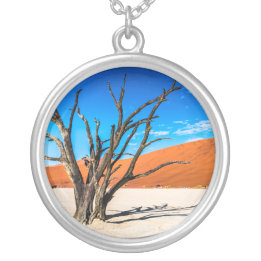 Dead träd i Deadvlei, Namibia Silverpläterat Halsband