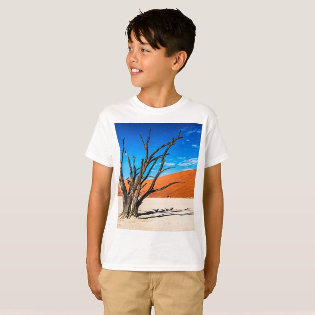 Dead träd i Deadvlei, Namibia T Shirt (Hel framsida)