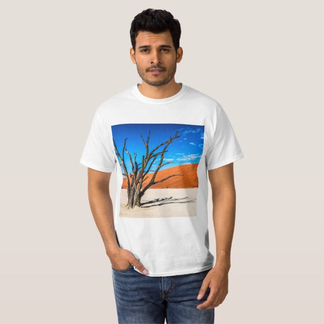 Dead träd i Deadvlei, Namibia T Shirt (Hel framsida)