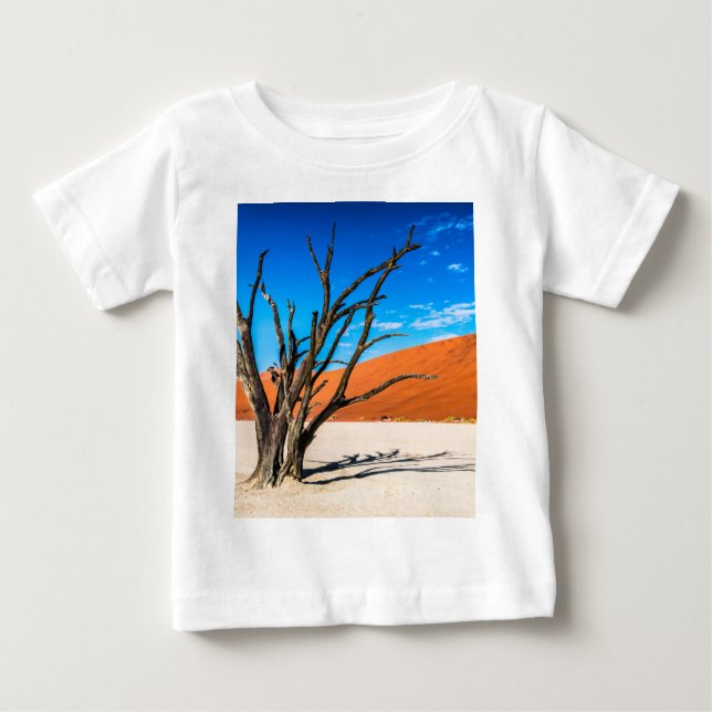 Dead träd i Deadvlei, Namibia T Shirt (Framsida)