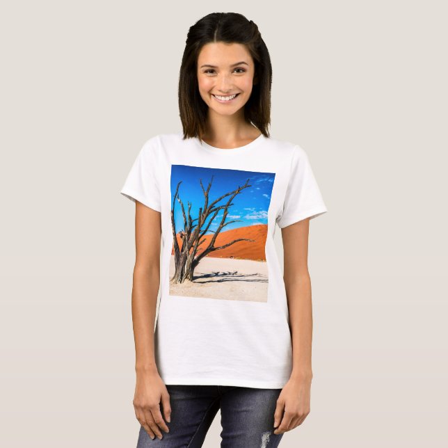 Dead träd i Deadvlei, Namibia T Shirt (Hel framsida)