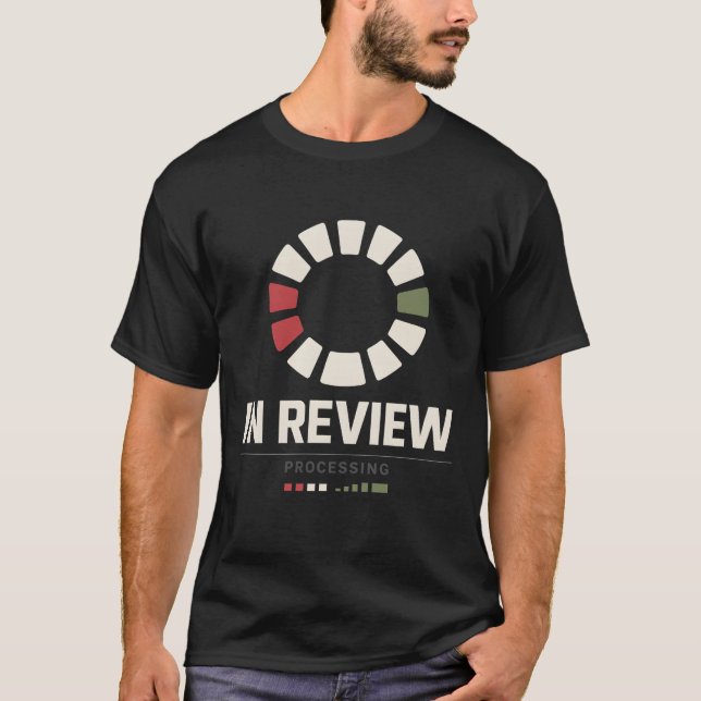 Deadpan Protocol 020 — In Review Spinner T Shirt (Framsida)