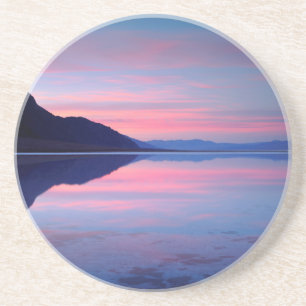 Death Valley National Park. Badwater i gryningen Underlägg Sandsten
