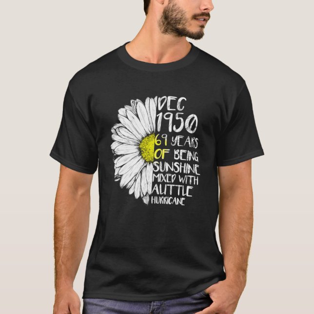 DECEMBER Girl Made in 1950 69:e Sunshine Orkan T Shirt (Framsida)