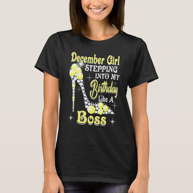December Girl Stepping Into My Birthday Like A Bos T Shirt (Framsida)