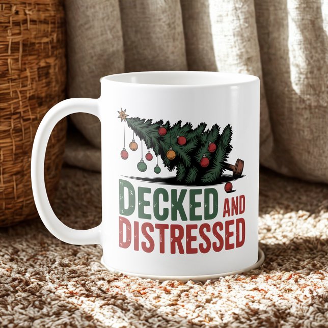 Decked and Distressed | Christmas Chaos Humor Kaffemugg (Skapare uppladdad)