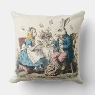 Decorative Alice in Wonderland Throw Pillow Kudde