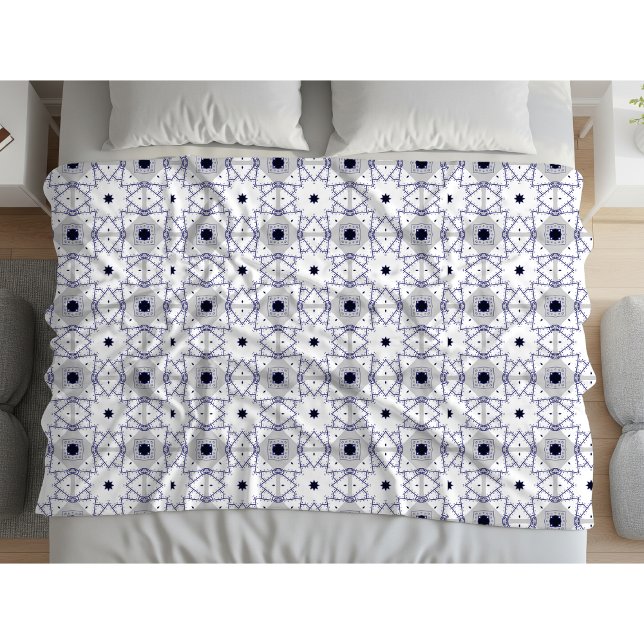 Decorative geometric patterned on white background fleecefilt (Skapare uppladdad)