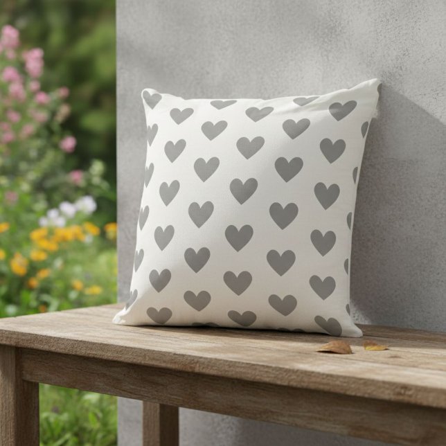 Decorative heart-patterned cushion kudde (Skapare uppladdad)