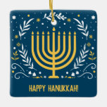 Decorative Menorah Hanukkah Julgransprydnad Keramik<br><div class="desc">Se till att du inkluderar Hanukkah medan du firar jul eller lägger till den till din Chanukah-dekoration. Denna dekorativa Hanukkah-dekoration har en guld-menorah omgiven av löv, stjärnor och snurrar mot en rik blå bakgrund. Lägg till ditt eget meddelande på motsatt sida eller ta bort det om du vill lämna det...</div>