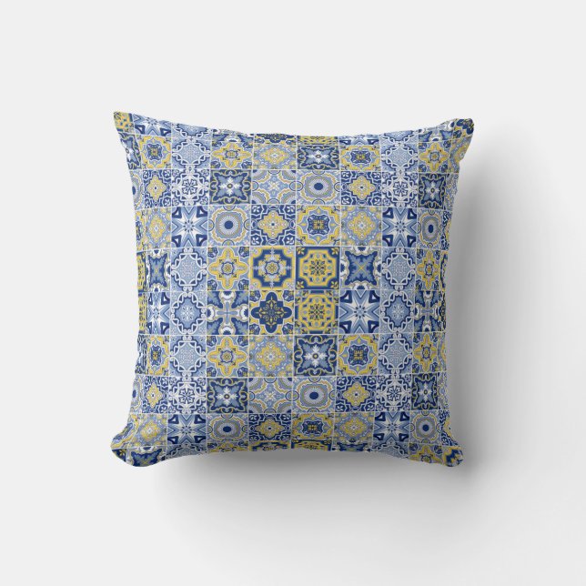 Decorative Pillow with Moroccan Zellige Patterns Kudde (Framsida)