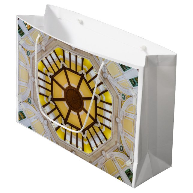 Decorerat tak vid Tokyo Station (Framsidan Vinklad)