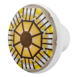 Decorerat tak vid Tokyo Station Knopp