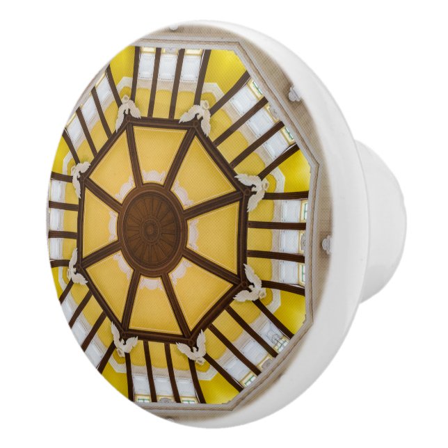 Decorerat tak vid Tokyo Station Knopp (Höger)