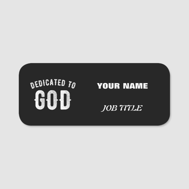 DEDIKERAD TILL GOD ANPASSADE COOLA VITTEXT NAMNBRICKA (Framsida)