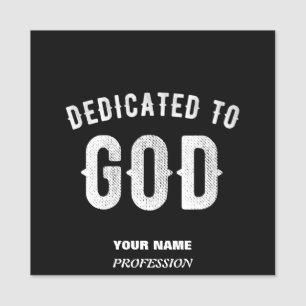 DEDIKERAD TILL GOD ANPASSADE COOLA VITTEXT NAMNBRICKA
