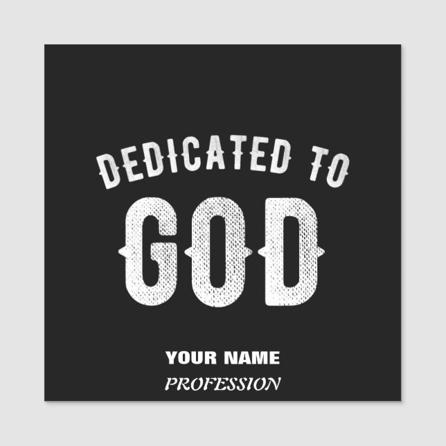 DEDIKERAD TILL GOD ANPASSADE COOLA VITTEXT NAMNBRICKA (Framsida)