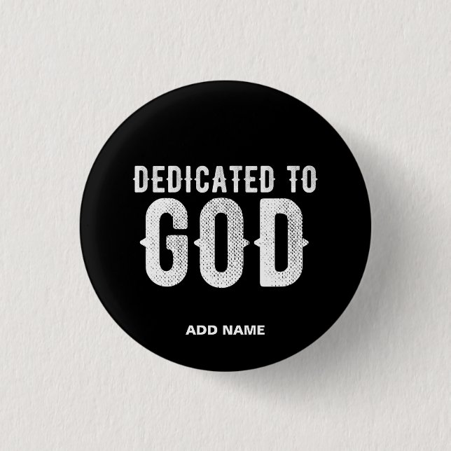 DEDIKERAD TILL GOD COOLA ANPASSADE VITTEXT KNAPP (Framsida)