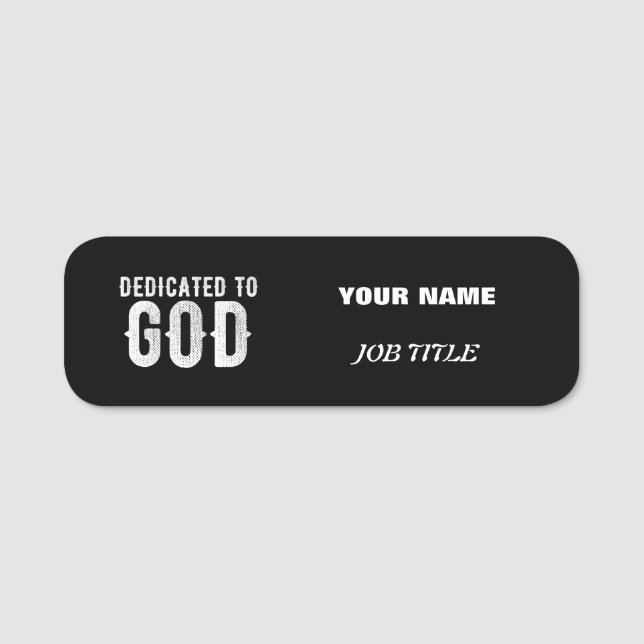 DEDIKERAD TILL GOD COOLA ANPASSADE VITTEXT NAMNBRICKA (Framsida)
