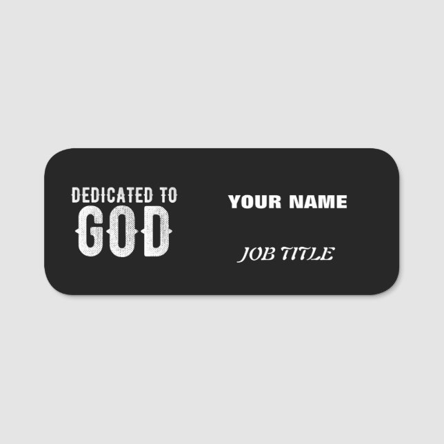 DEDIKERAD TILL GOD COOLA ANPASSADE VITTEXT NAMNBRICKA (Framsida)