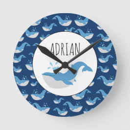 Deep Blue Ocean Whale Mönster eget namn Nursery Rund Klocka