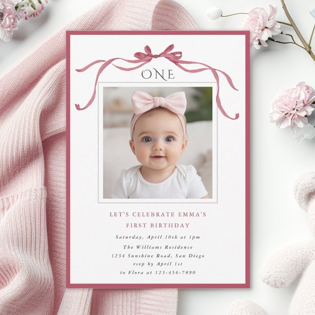 Deep Blush Pink Bow Girl 1st Birthday Party Photo Inbjudningar (Skapare uppladdad)