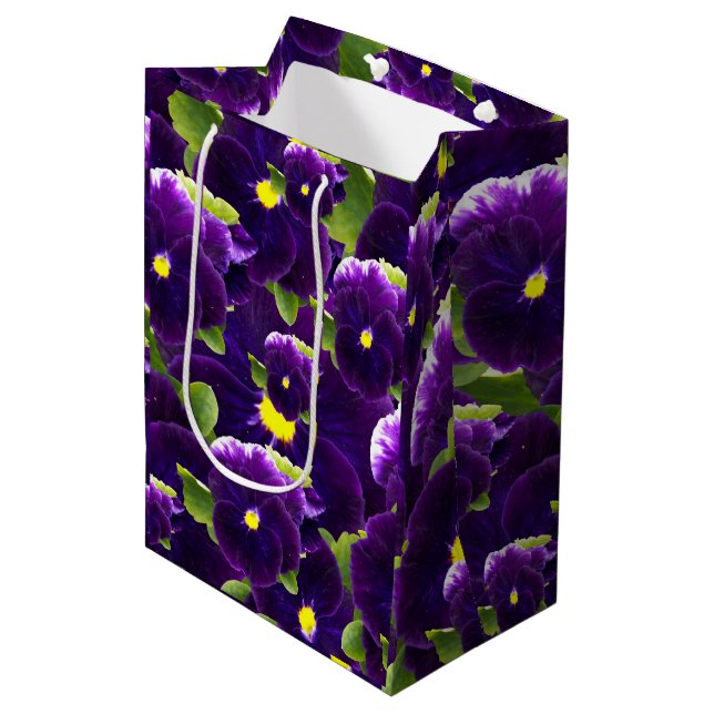 Deep Lila Pansy Clusters: Majestic Beauty (Framsidan Vinklad)