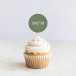 Deep Sage Grönt Monogram Bröllop kuvert Seal Runt Klistermärke<br><div class="desc">Lägg till en aning sofistikering och personlig charm till din korrespondens med vår djupa Grönt Monogram-kuvertförslutning i bröllop. Perfekt för ett modernt tema och ett elegant bröllop-tema,  dessa sälar ger en förfinad avslutande beröring som kommer att få era inbjudningar att framträda.</div>