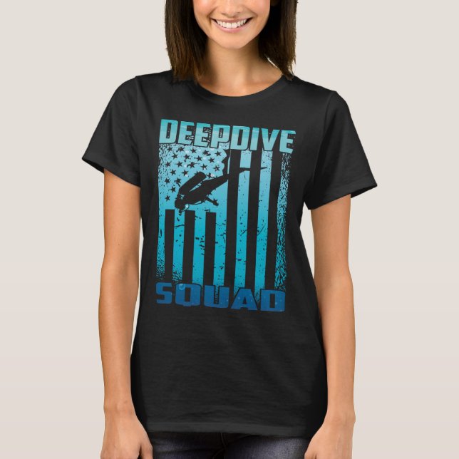 DeepDive Squad US Flag Underwater Scuba Diving T Shirt (Framsida)