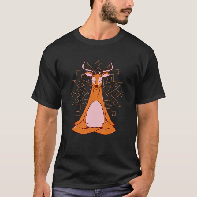 Deer at yoga for meditation and mindfulness t shirt (Framsida)