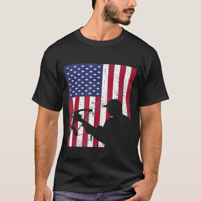 Deer Bow Hunt Hunter Whitetail Tee American Flag 2 (Framsida)