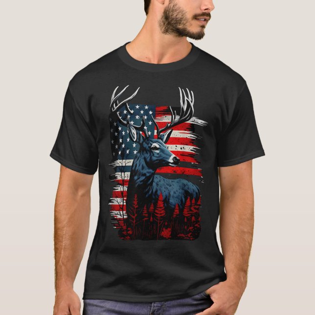 Deer Hunting American Flag Whitetail Buck Antlers  T Shirt (Framsida)