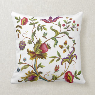 Deerwod Faux Jacobean Embroided Pillow Kudde