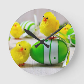 Dekorationen påsk - Påskägg och chickar Rund Klocka