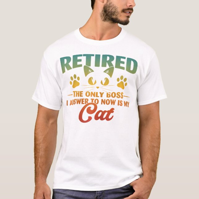 Dekorationen Retrött Cat Funny Pension 2024 T Shirt (Framsida)