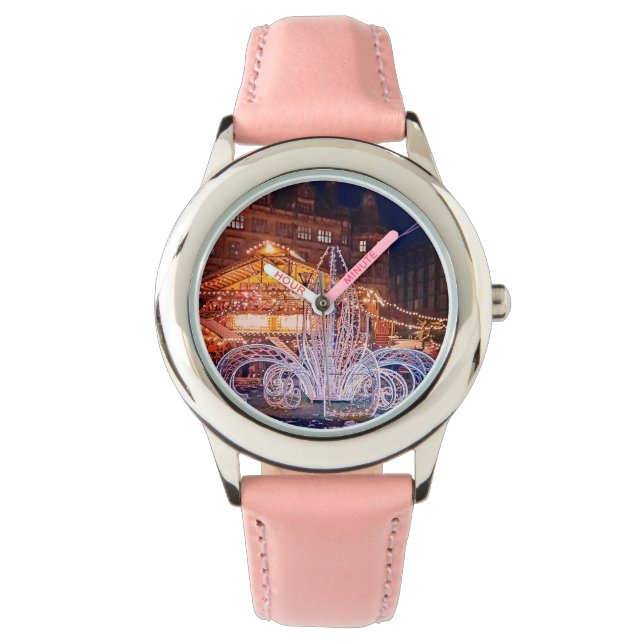 Dekorationer framför tornet armbandsur (Framsida)