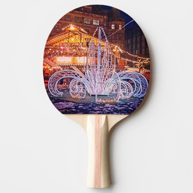 Dekorationer framför tornet pingisracket (Framsidan)