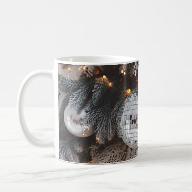 dekorationer i julgran, rygggrupp med festljus kaffemugg (Vänster)