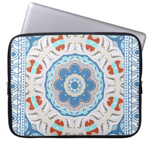 Dekorativ färgstark ornament på vit bakgrund.  laptop fodral