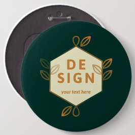 Dekorativ krämfärgad hexagon logotyp på mörkgrön knapp