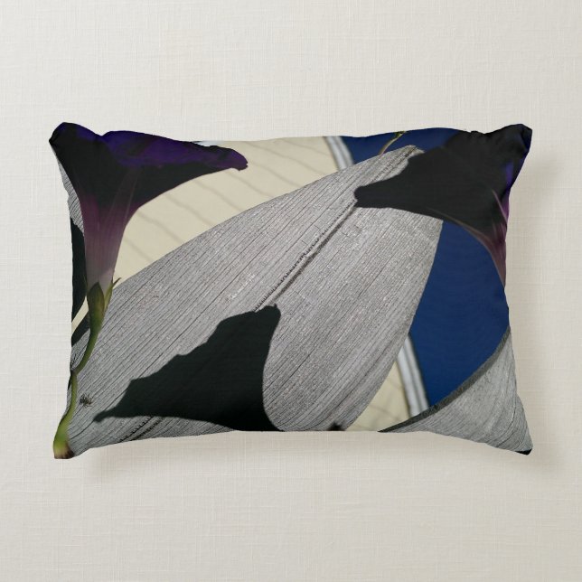 Dekorativ kudde med purpurfärgad blom- design ", (Framsidan)