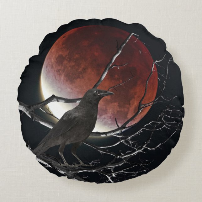 Dekorativ kudde, Raven in Red and Black Rund Kudde (Framsidan)
