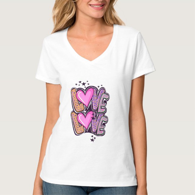 Dekorativ 'Love' T-Shirt – Stilig och hjärtlig (Framsida)
