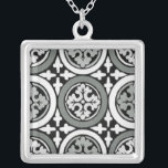 Dekorativ Renaissance Rosette Tile Design Silverpläterat Halsband<br><div class="desc">Shakespeare skulle ha älskat den här dekorativa renaissancen rosette-plattan i sitt hem till ställe. Att köpa en eller två,  det är frågan! För alla fläkt av löv- och löv-utskrifter!</div>