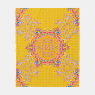 Dekorativ symmetri arabesque. Beige, rosa och ål Fleecefilt