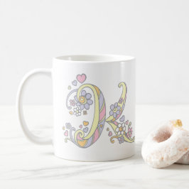 Dekorativa Monogram K-hjärtan och blommor mugg