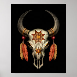 Dekorerad infödd tjurskalle med fjädrar på svart poster