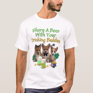 Dela en öl W som dricker kompisar T-shirt